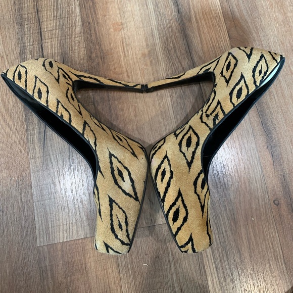 Rare! GUC Vintage BCBG Animal Print Suede Pump by BCBG 7.5b - Picture 5 of 11